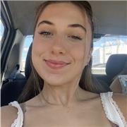 Insegnante Spagnolo. Nata a Buenos Aires, Argentina. Madre lingua Spagnolo, Inglese C1 e Italiano B1